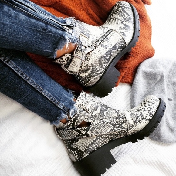 Shoes - ‼️Must Have Snake-print Boots⚡️